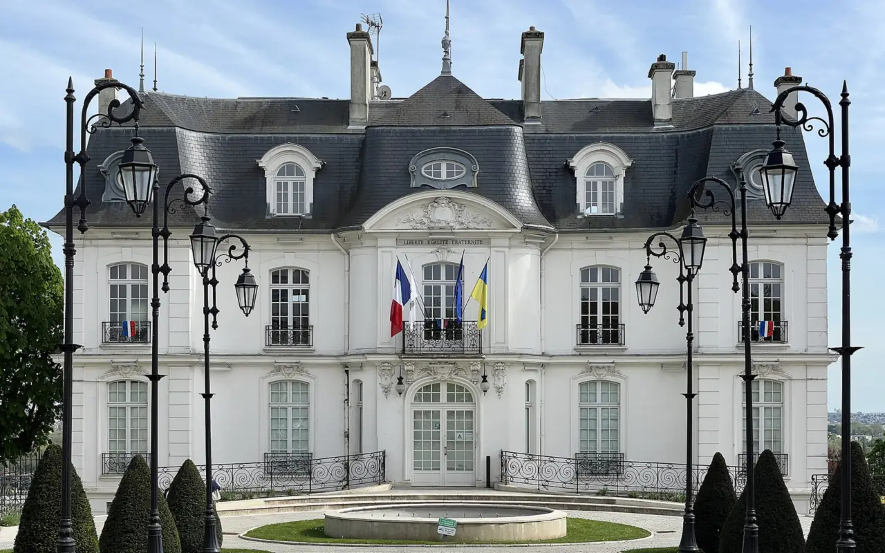 Hôtel de Ville d’Athis-Mons (91200), commune desservie par Allo Nuisible Express