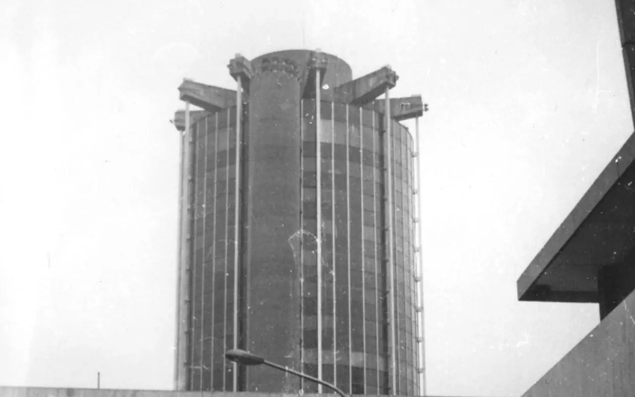 Hôtel de Ville de Créteil (94000), préfecture du Val-de-Marne, photographié en 1981