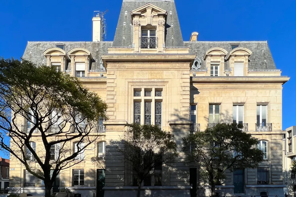 Hôtel de Ville du Kremlin-Bicêtre (94270), commune desservie par Allo Nuisible Express