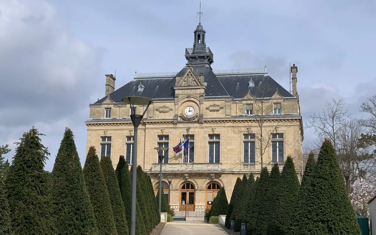 Hôtel de Ville du Perreux-sur-Marne (94170), commune desservie par Allo Nuisible Express